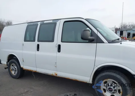 2010 GMC Savana 2500 Work Van z USA, uszkodzony, nr VIN 1GTZGFBG2A1183459